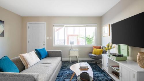 Seven-Bedroom Apartment