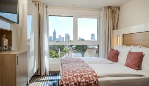 Skyline-Category with Queen size bed