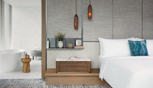 Maa-Lai King Suite with Green Lung View