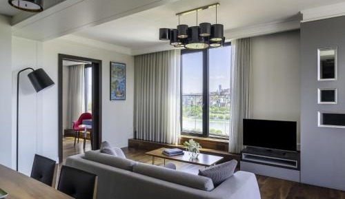 Golden Horn Suite King