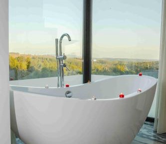 King Suite with Pool View