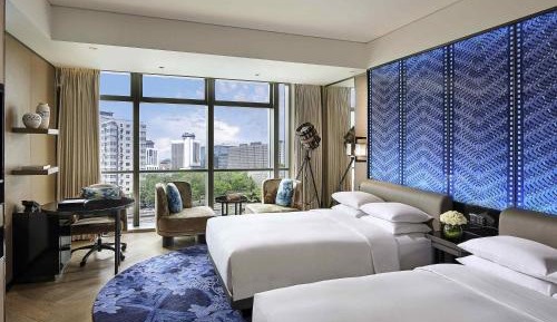 Luxury Twin Room inclusive Mini Bar for the first round and 20% discount in Chinese Restaurant 