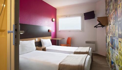 Cabrio Twin Room with En-suite Bathroom