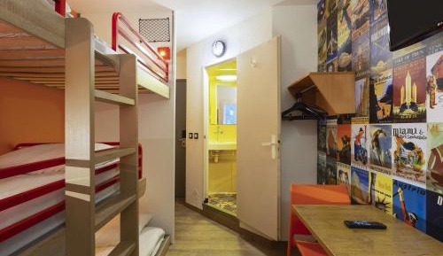 Cabrio Triple Room with Private Bathroom