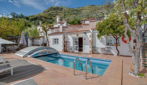 Villa with Garden View