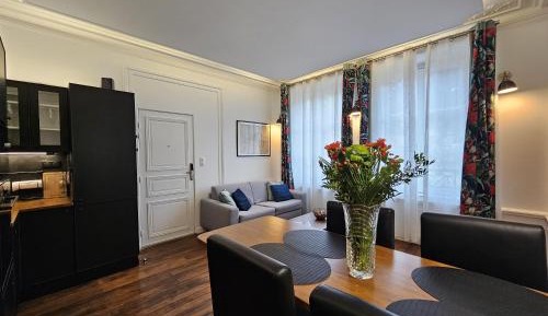 Deluxe One-Bedroom Apartment