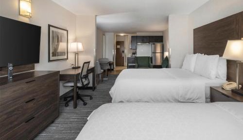 Queen Suite with Two Queen Beds and Sofa Bed - Non-Smoking