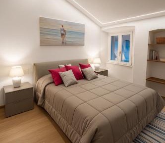 One-Bedroom Deluxe Apartment