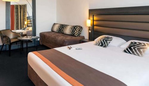 Executive Room with One Double Bed and One Single Bed