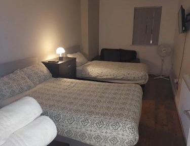 Standard Twin Room with Shared Bathroom