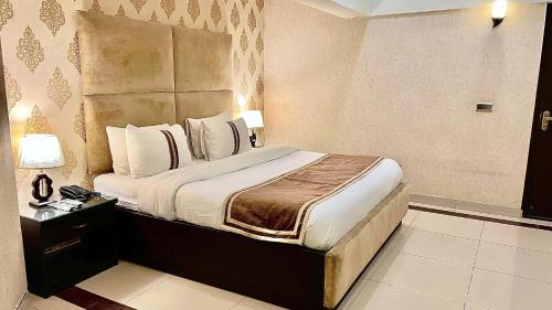 Deluxe Double or Twin Room