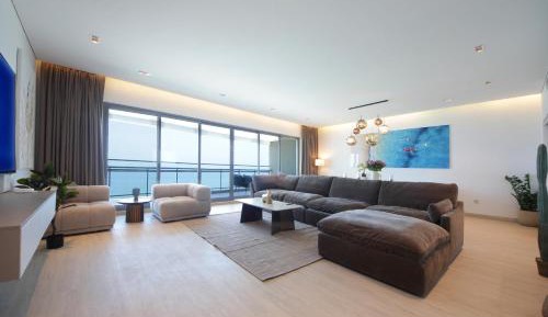 Three-Bedroom Holiday Home 