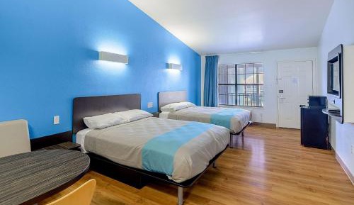 Deluxe Queen Room with Two Queen Beds - Non-Smoking