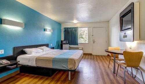 King Room - Non-Smoking