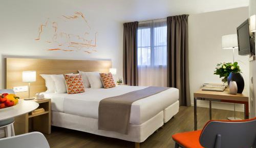 Deluxe Studio with Air Conditioning