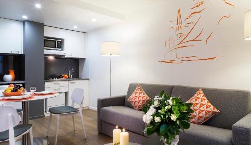 One-Bedroom Apartment without Air Conditioning