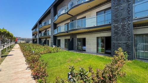 Apartment with Garden View