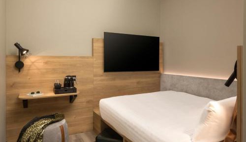 Moxy Hideaway Sleeper Queen Room - No Window