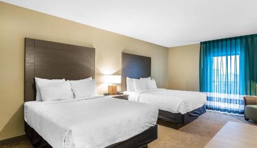 Deluxe Queen Room with Two Queen Beds and Bay View - Non-Smoking