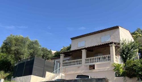 Villa with Garden View