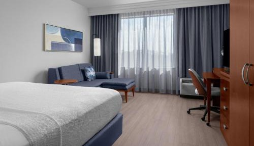 Deluxe King Room with Balcony