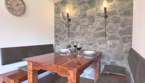 Apartment with Mountain View