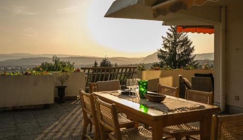 Apartment with Lake View