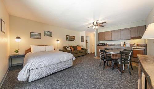 Studio Apartment with Queen Bed