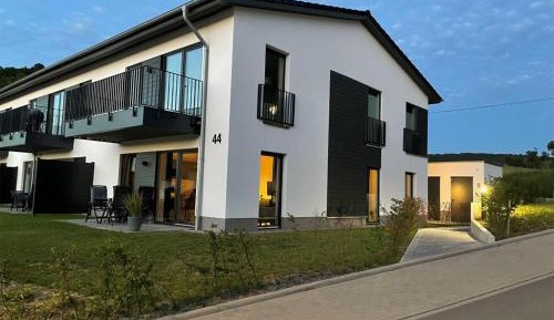 Apartment with Lake View