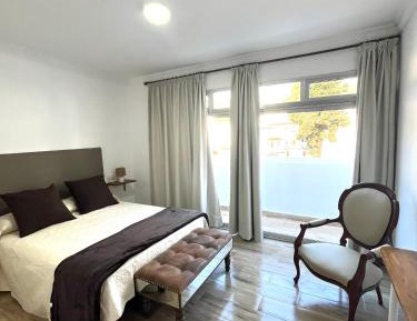 Three-Bedroom Apartment with Balcony