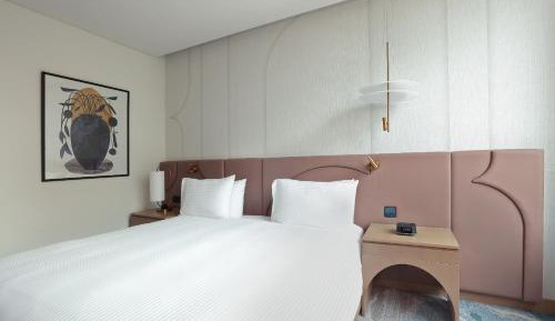 Deluxe King Room with City View