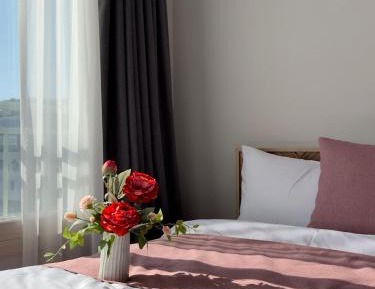 One-Bedroom Deluxe Apartment