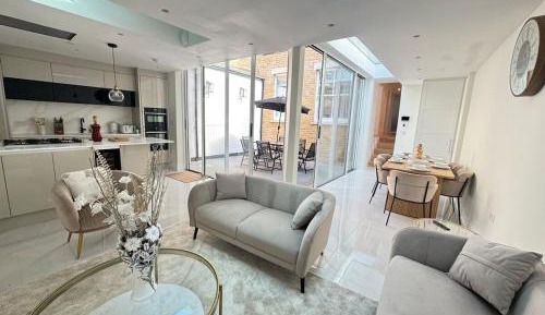 Four-Bedroom Apartment