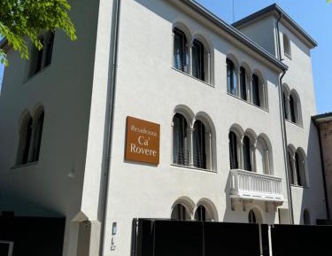 One-Bedroom Apartment with Garden