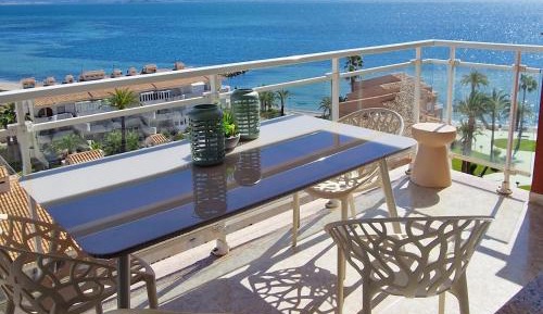 One-Bedroom Apartment with Sea View and Balcony