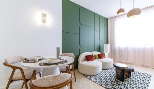 Deluxe One-Bedroom Apartment