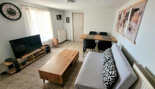 Apartment with Mountain View