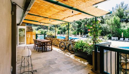 One-Bedroom Apartment with Pool View