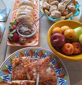 Deluxe Double Room (2 Adults + 1 Child)