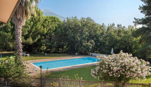 Superior One-Bedroom Apartment with Balcony