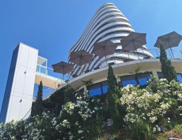 One-Bedroom Apartment with Balcony and Sea View