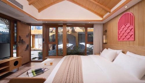 Queen Room with Garden View