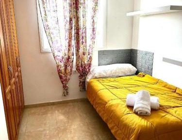 Single Room with Shared Toilet