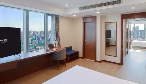 Junior Suite - HuangPu River View, include two person dinner in revolving restaurant, High Floor