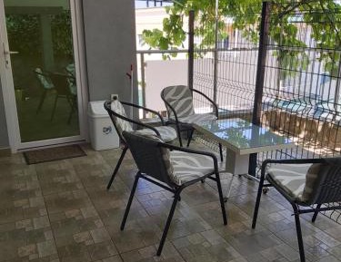 Apartment with Garden View