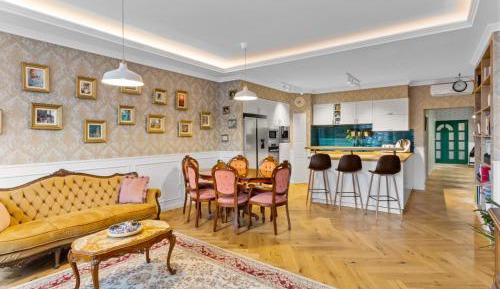 Three-Bedroom Deluxe Apartment