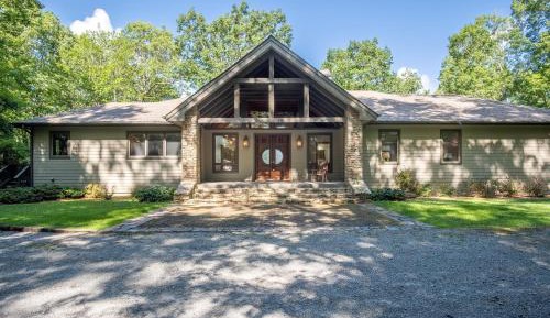 Four-Bedroom Holiday Home