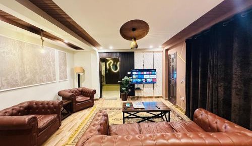 Two-Bedroom Apartment with Mountain View