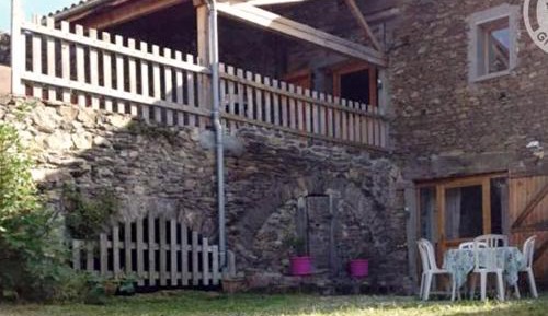 Holiday Home (13 Adults)