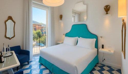 Classic Double or Twin Room with City View